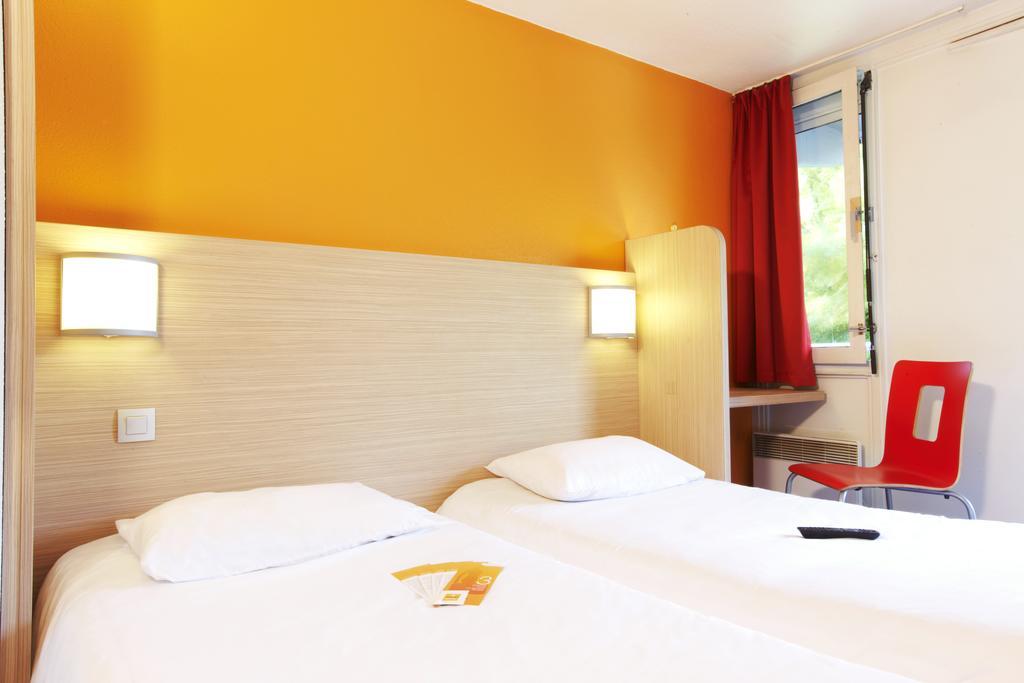 Premiere Classe Valenciennes Ouest Petite Foret Exterior photo